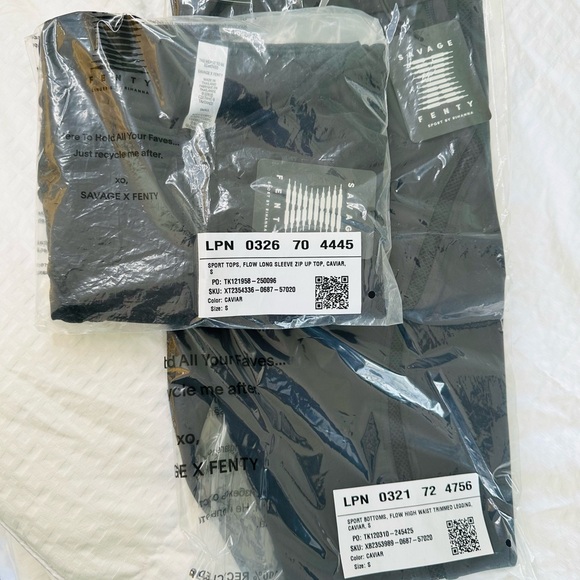 Savage X Fenty Black Caviar Flow High-Waist Trimmed Legging & Zip-Up Crop Jacket - Picture 16 of 16